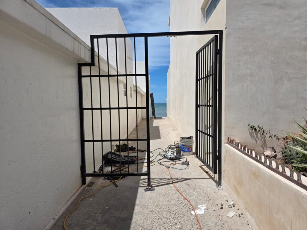 Evita Ayuntamiento instalación de rejas en playa Miramar 7 407