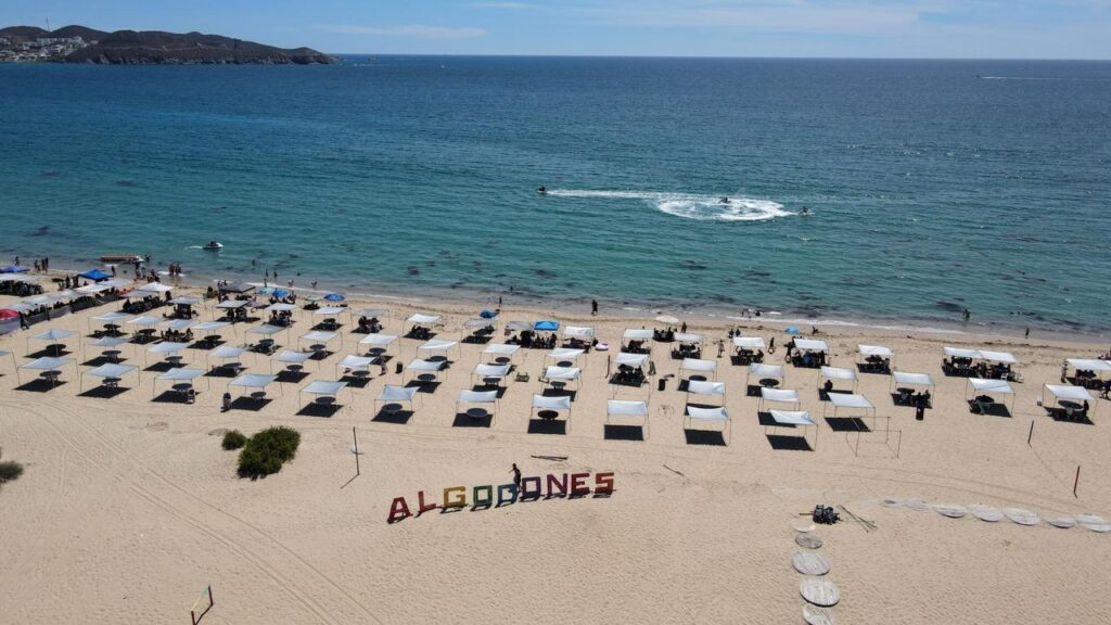 Arriban turistas a playas locales 11 66