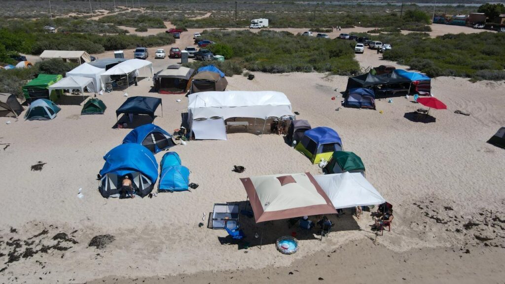 Arriban turistas a playas locales 13 68