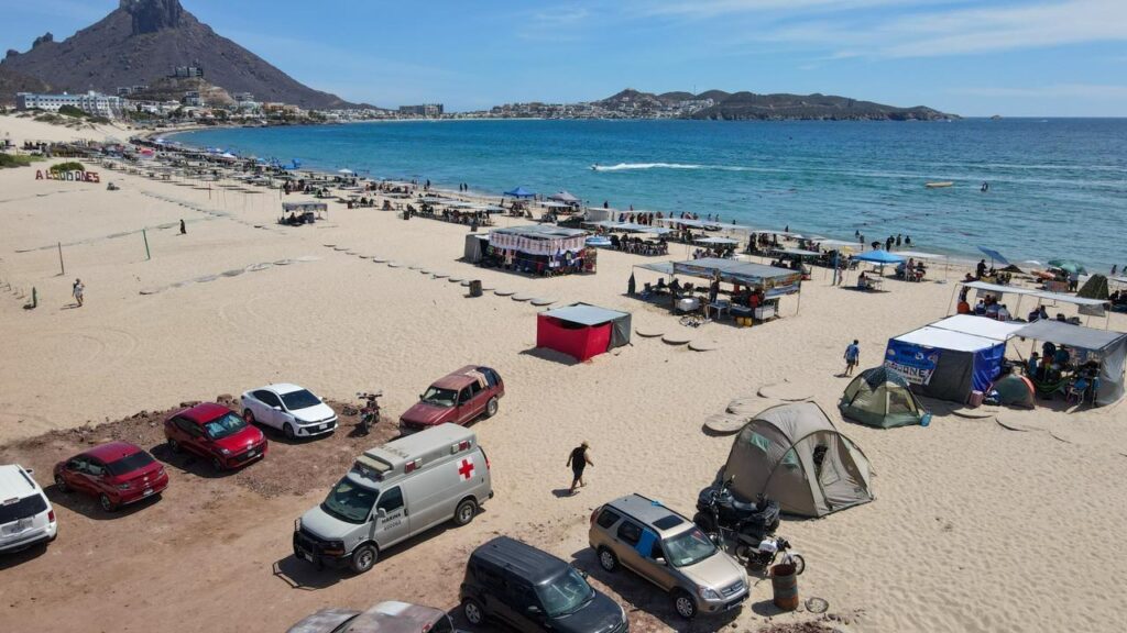 Arriban turistas a playas locales 14 69