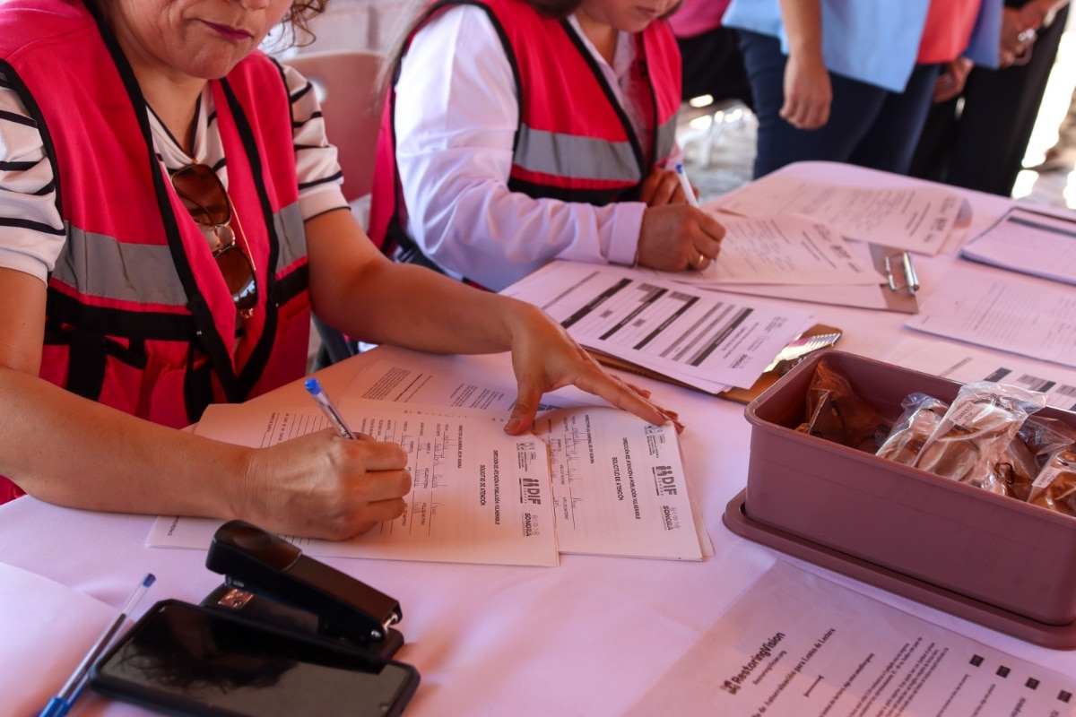 Reciben jóvenes en proceso de reinserción social del ITAMA apoyos de DIF Sonora