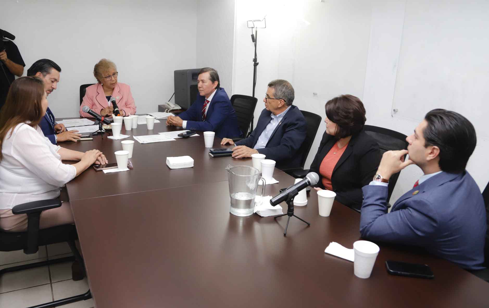 Aprueban en comisión del Congreso de Sonora iniciativas sobre profesionalización de la administración pública y robo a bienes municipales