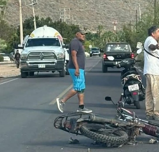 Se lesiona motociclista