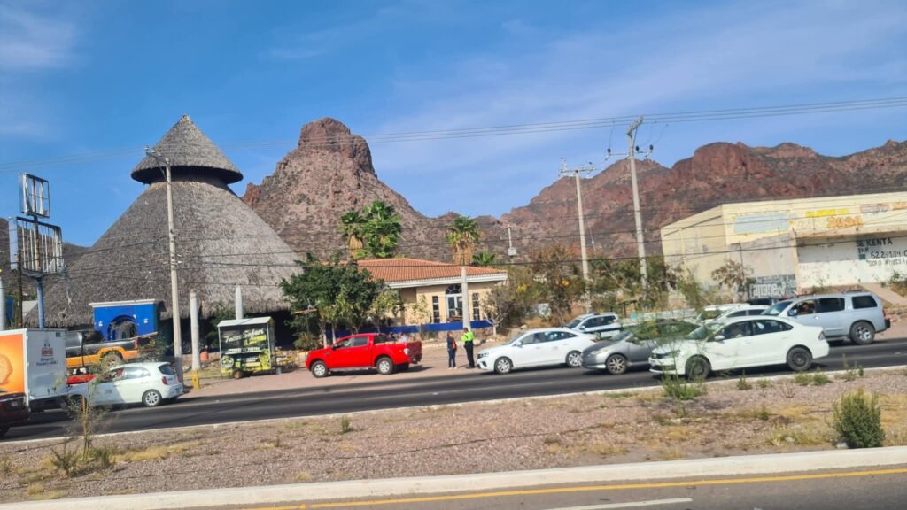 Protagonizan choque en carretera internacional 1 FB IMG 1776270913295