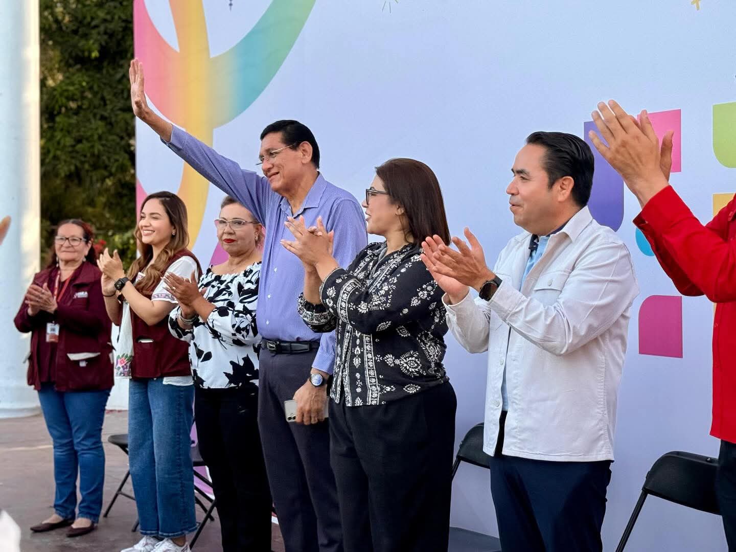Heriberto Aguilar respalda a emprendedoras en Empalme