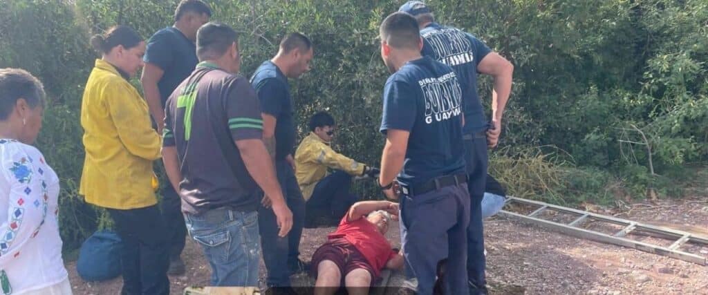 Bomberos rescatan a adulta mayor 1 IMG 20260407 WA0246 1