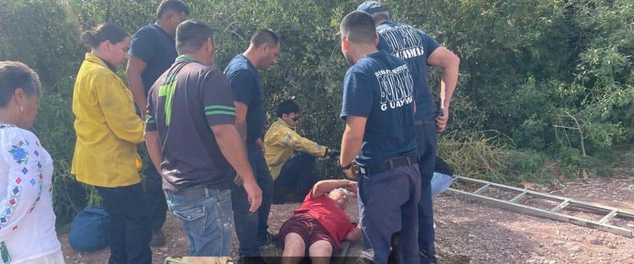 Bomberos rescatan a adulta mayor