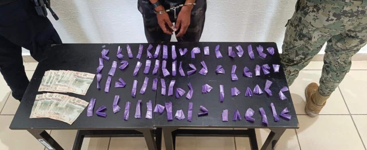 Decomisan 68 envoltorios de droga