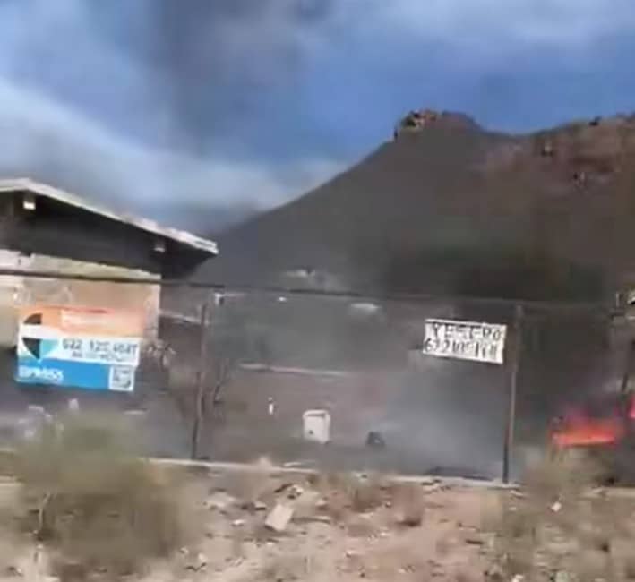 Se incendia edificio en ruinas