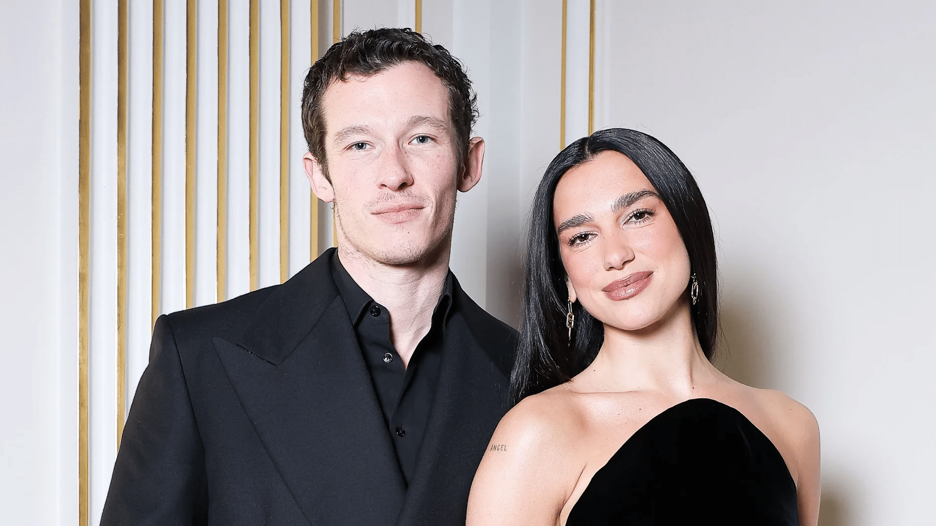 Dua Lipa y Callum Turner planean boda en Sicilia