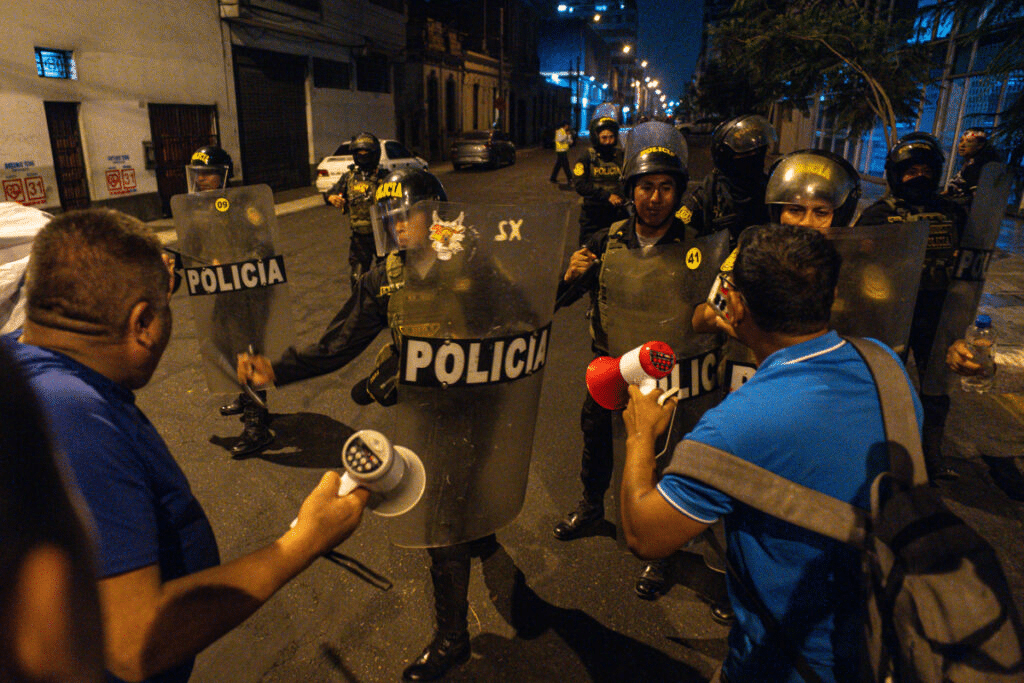 Estalla tensión en elecciones de Perú por acusaciones de fraude de candidato 1 image 727