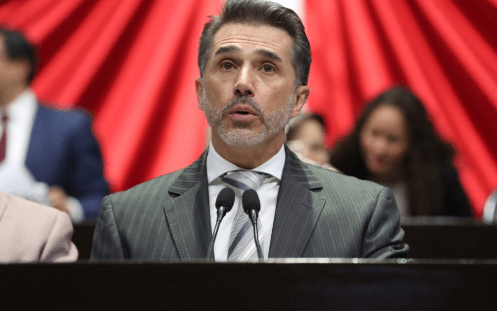 Sergio Mayer: Morena impulsa ley para prohibir licencias 1 Sergio
