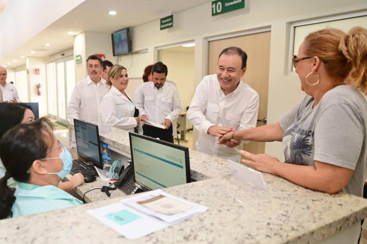 Gobernador Durazo impulsa capacitación a médicos con mil becas para fortalecer atención a la salud