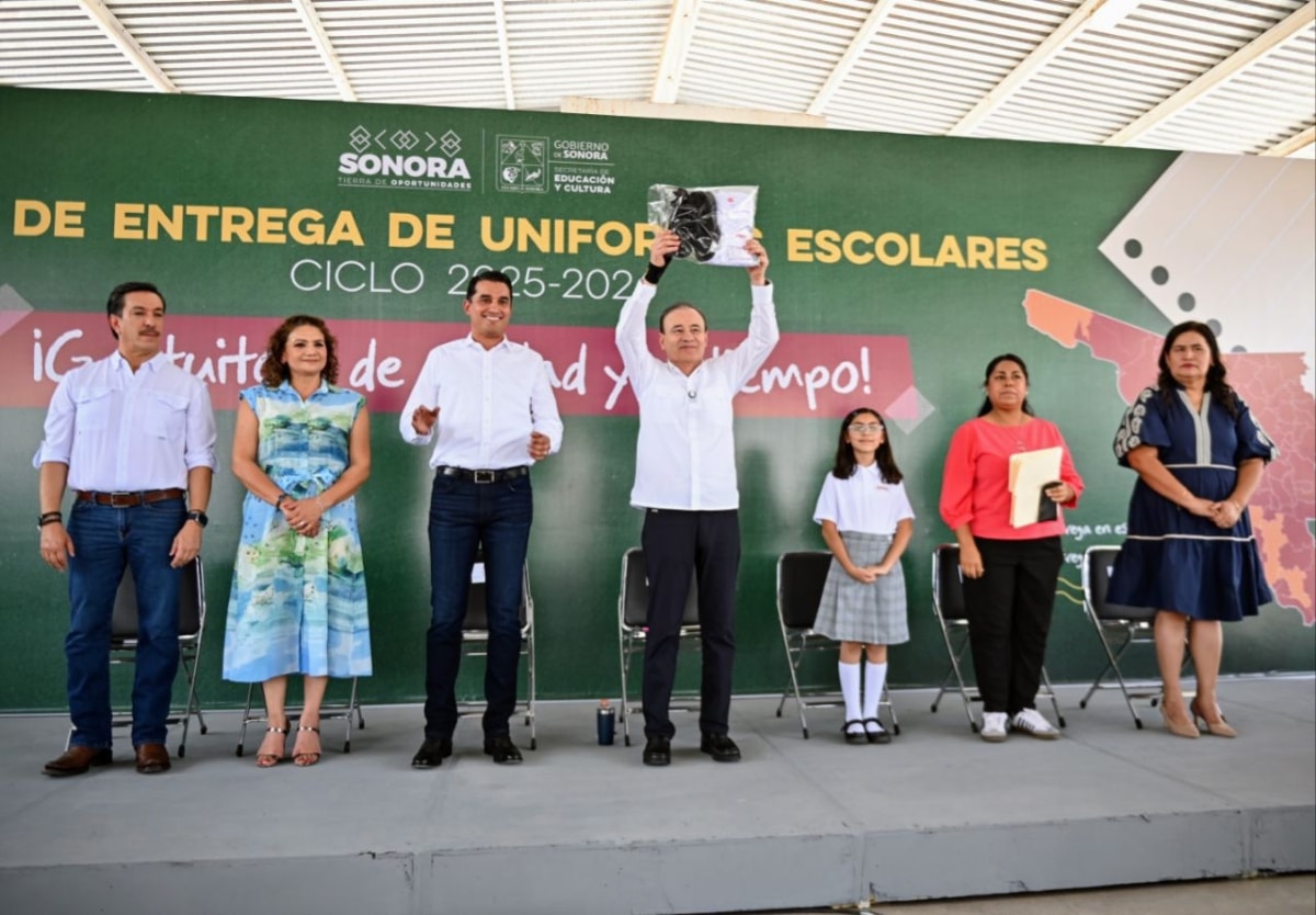 Arranca Gobernador Durazo distribución de uniformes escolares gratuitos Sonora