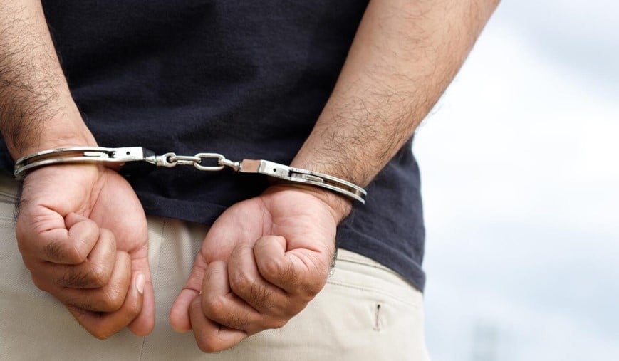 Detienen a hombre alcoholizado por causar molestias 1 113
