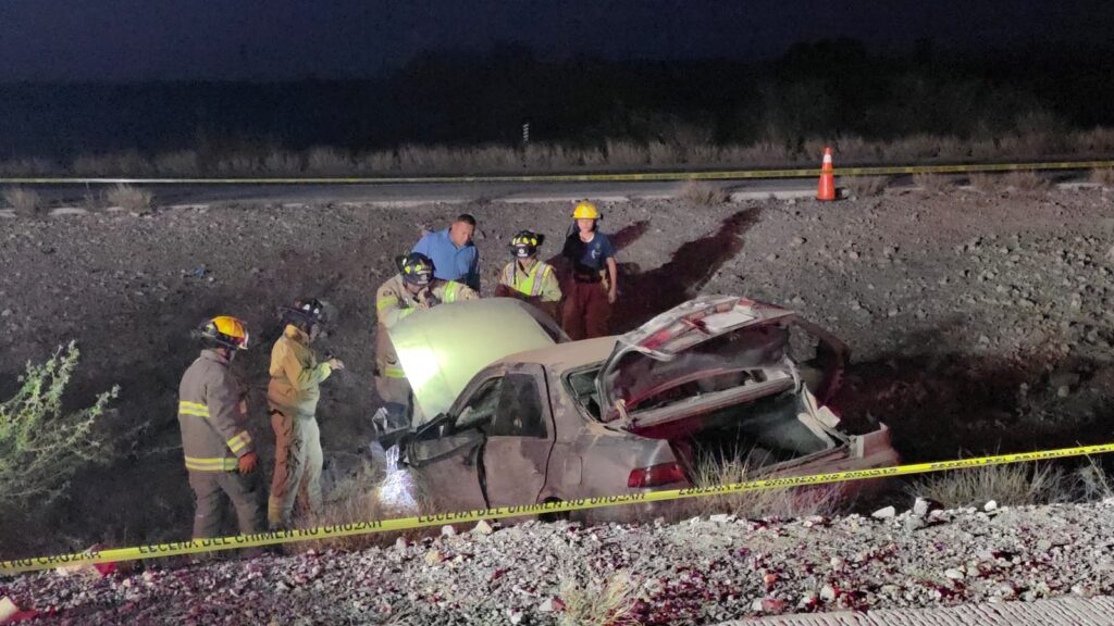 Fallece hombre además resultan tres lesionados en volcadura de auto 8 144