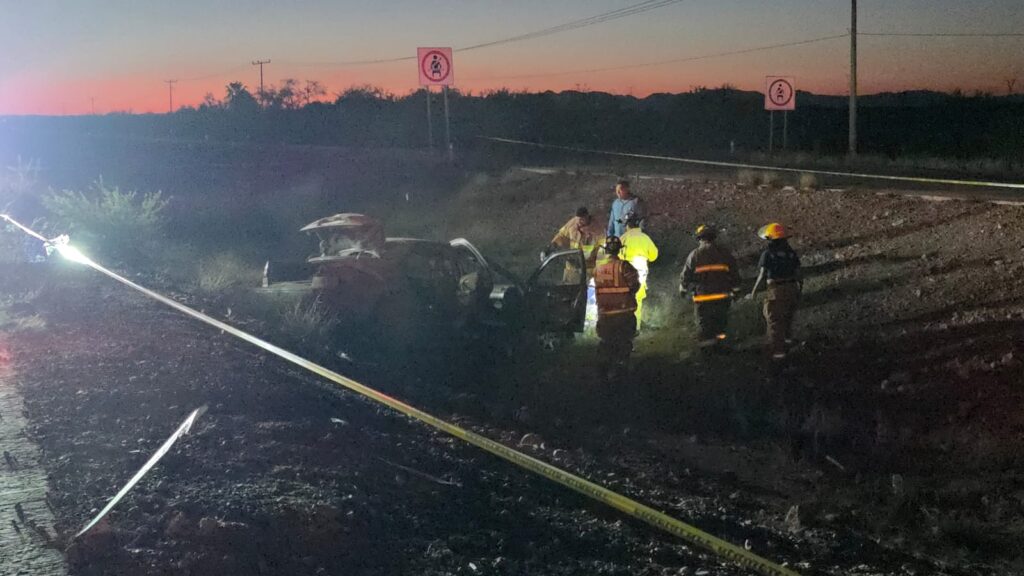 Fallece hombre además resultan tres lesionados en volcadura de auto 10 147