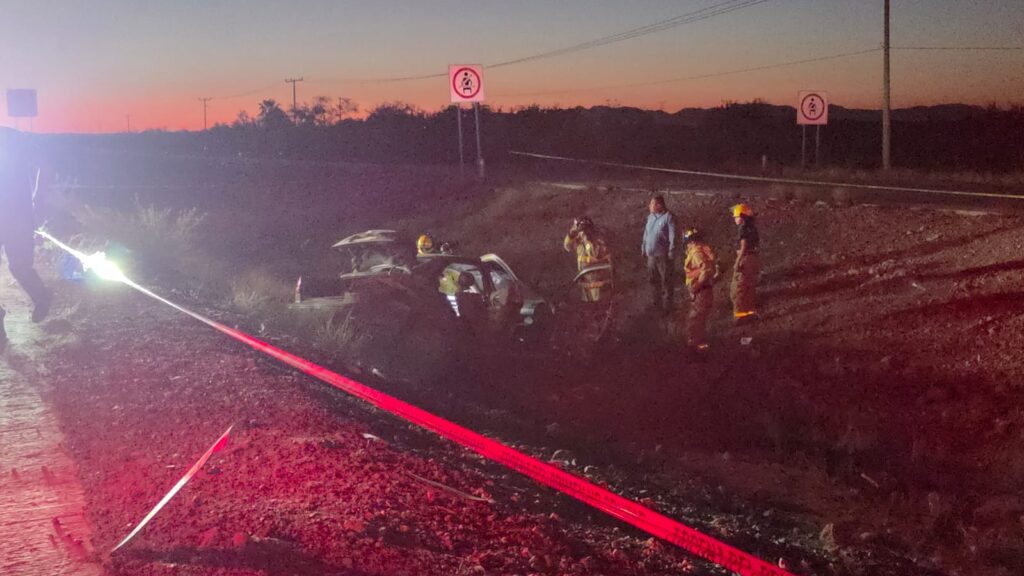 Fallece hombre además resultan tres lesionados en volcadura de auto 11 148