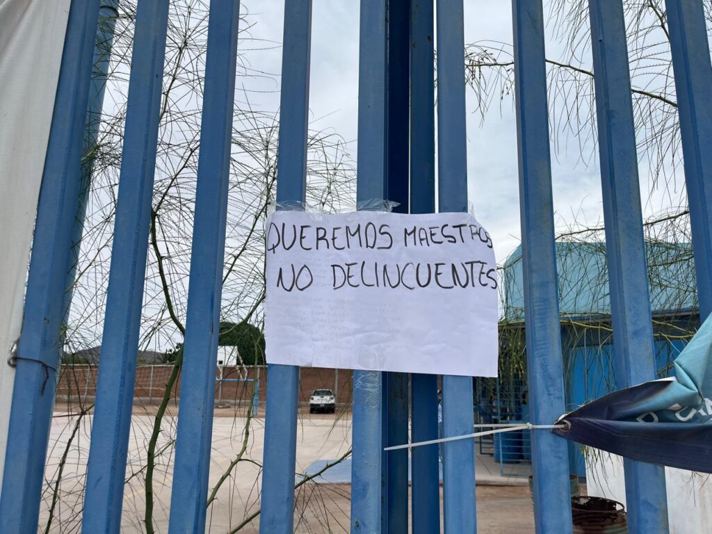 Suspenden a presunto profesor ladrón 4 169