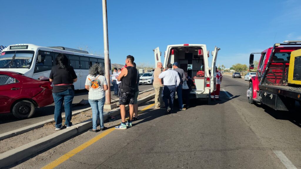 Se registra carambola de vehículos en el puente Douglas 4 173