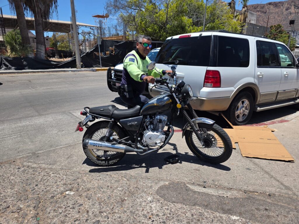 Embiste camioneta a motociclistas 2 222