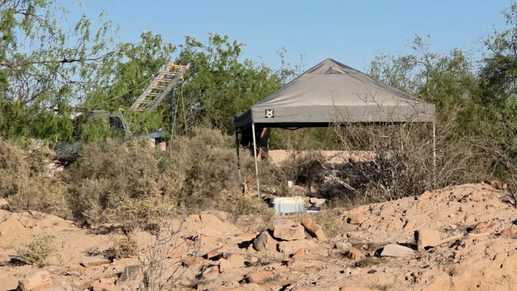 Hallan restos humanos en pozo 6 24
