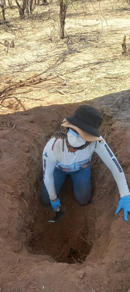 Hallan cinco cuerpos en fosas clandestinas 2 296