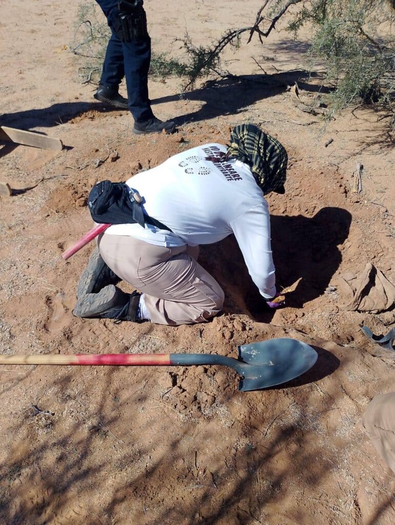 Hallan cinco cuerpos en fosas clandestinas 6 300