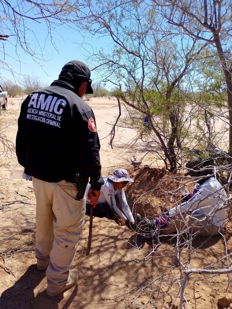 Hallan cinco cuerpos en fosas clandestinas 8 302