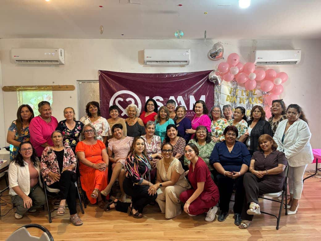 Gobierno de Sonora festeja a adultas mayores del ISAAM por el Día de las Madres