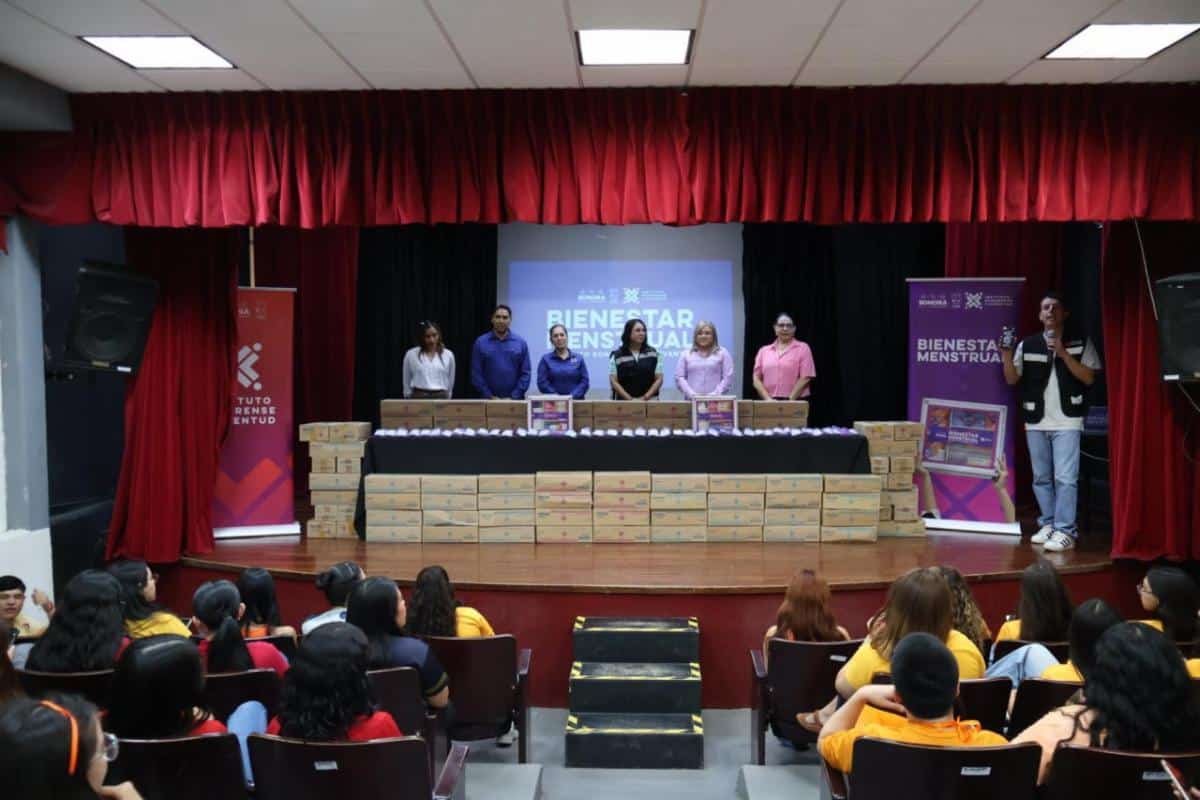 Gobierno de Sonora entrega insumos de Bienestar Menstrual en la Normal del Estado