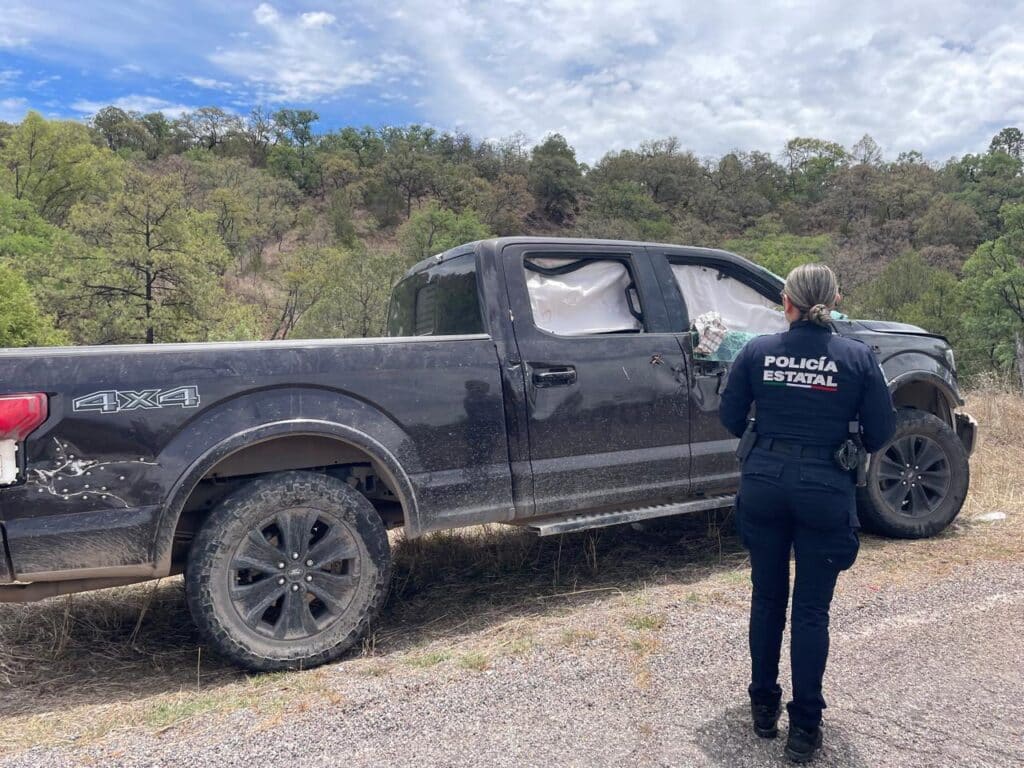 Localizan Vehículo Robado Y Cargado Con Armamento Y Cartuchos 3 448