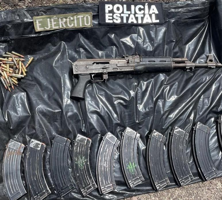 Localizan Vehículo Robado Y Cargado Con Armamento Y Cartuchos 2 449