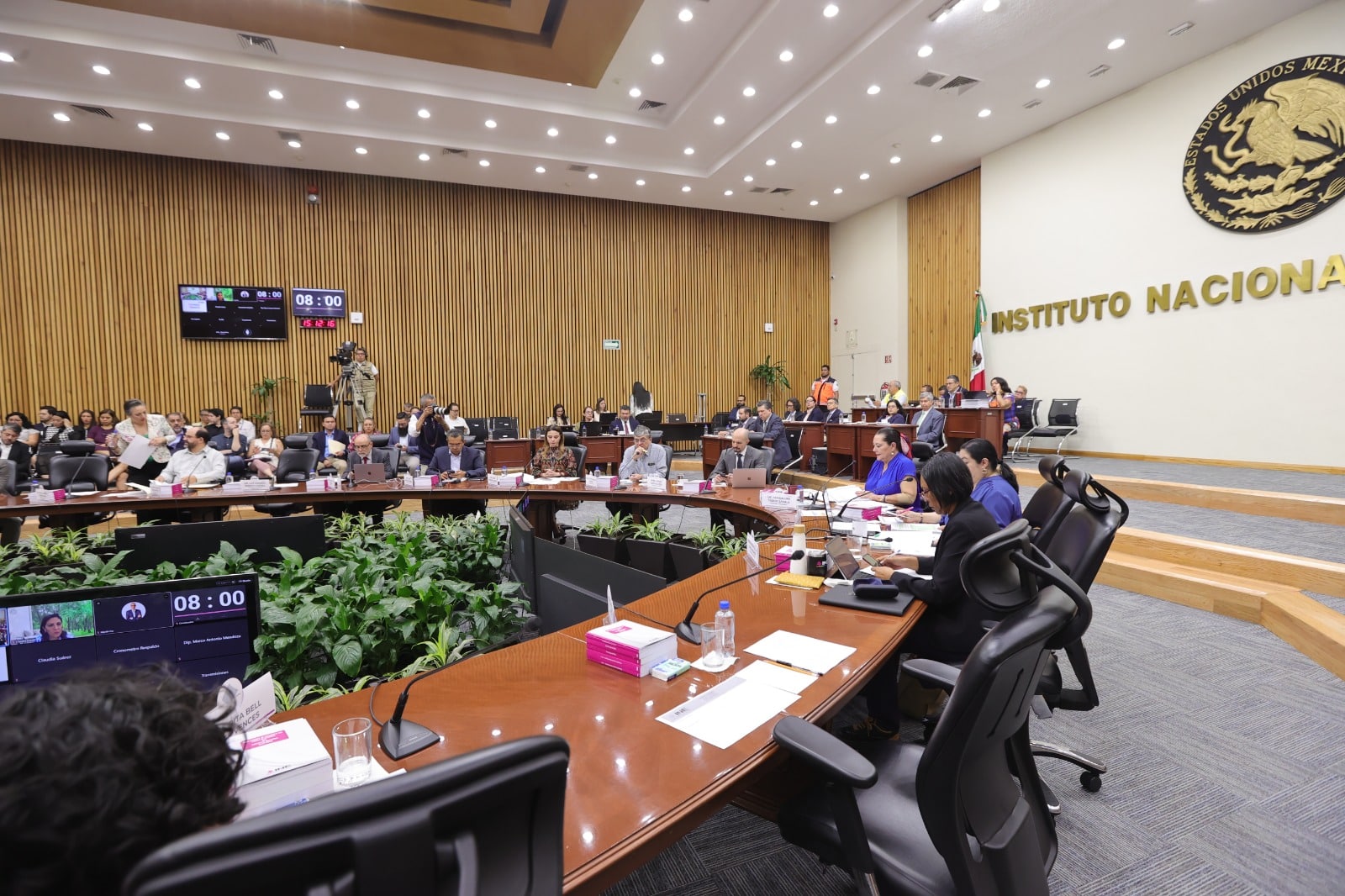 INE vigilará uso de recursos rumbo a elecciones de 2027, advierte contralor