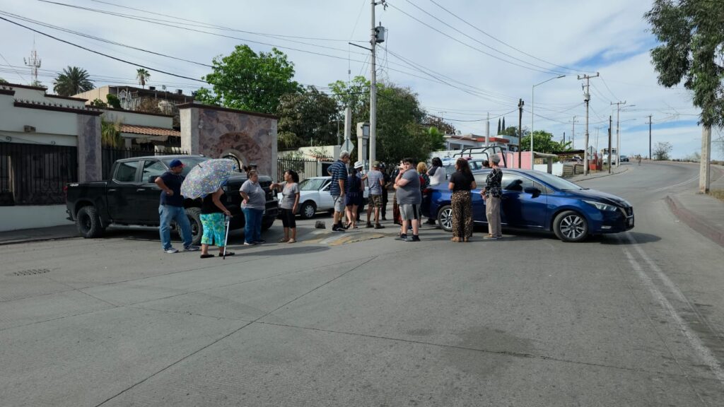 Se manifiestan vecinos contra Asipona 5 56