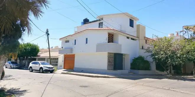 Atacan a balazos vivienda donde vivía Rubén Rocha Moya en Culiacán