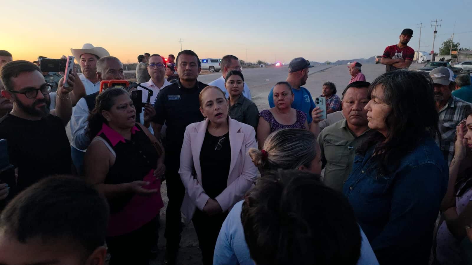 Vecinos de Santa Clara bloquean carretera por falta de agua