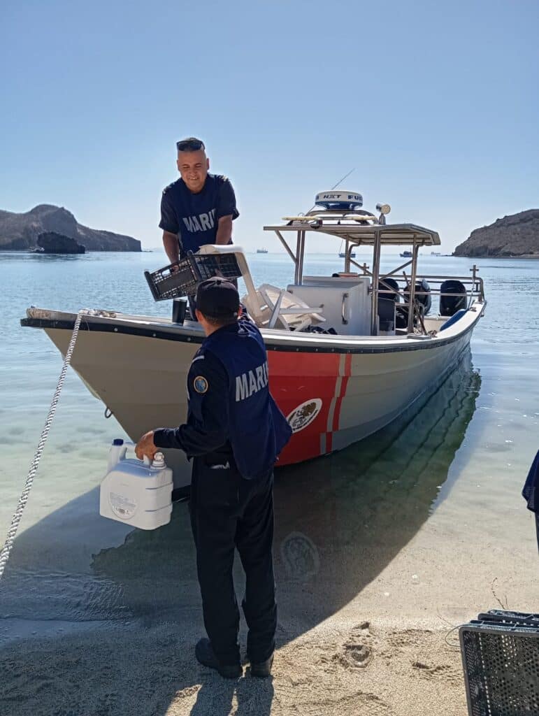 Retiran 1.5 toneladas de basura en bahía Catalina 6 93