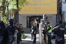 Suspenden juicio contra Evo Morales y ordenan su detención en Bolivia