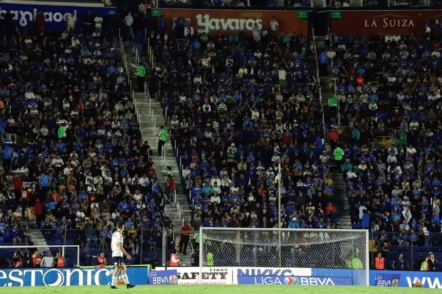Denuncian sobrecupo y venta de lugares de prensa en la final entre Cruz Azul y Pumas 1 image