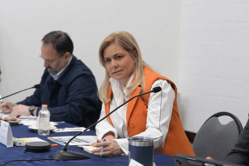 Maru Campos se presenta ante las oficinas de la FGR 1 Maru Campos