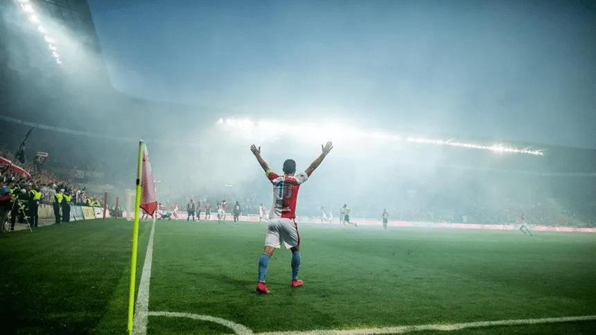 Sanción histórica al Slavia Praga con multa económica y cierre de estadio tras invasión de campo 1 image