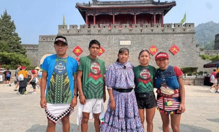 Atletas rarámuris conquistan la Gran Muralla China 1 image