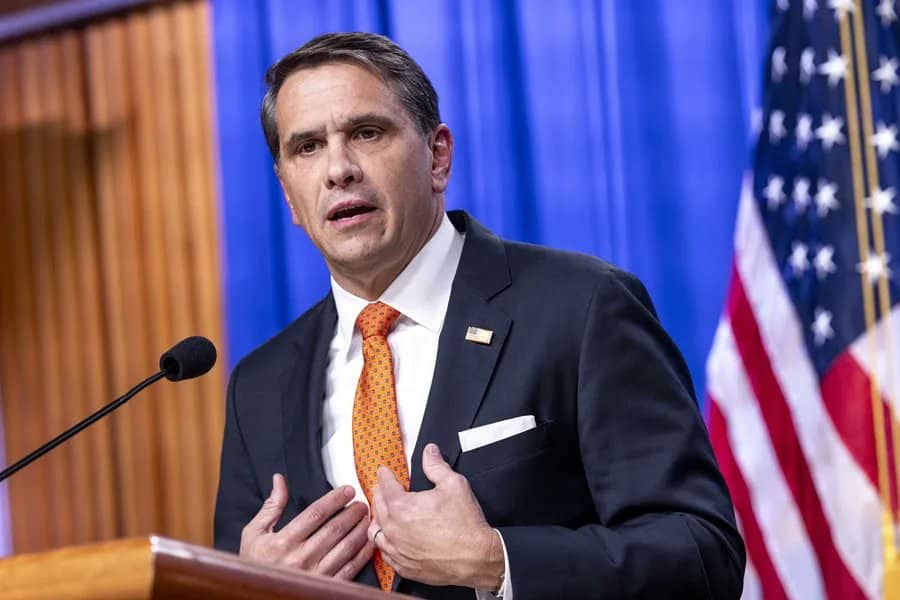 Gobierno de Trump amenaza con revocar ciudadanía a acusados de fraude migratorio 1 113