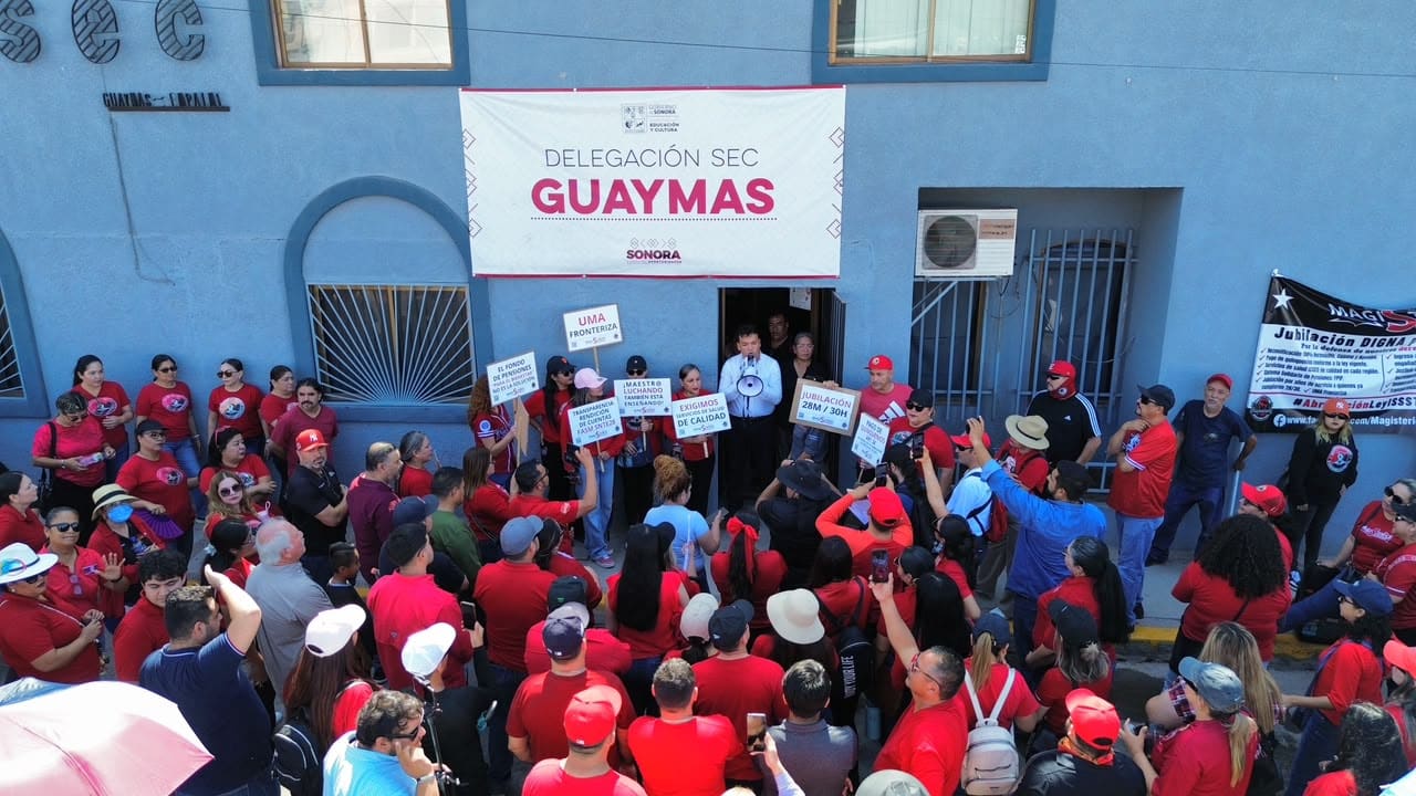 Escuchan autoridades educativas a docentes en protesta
