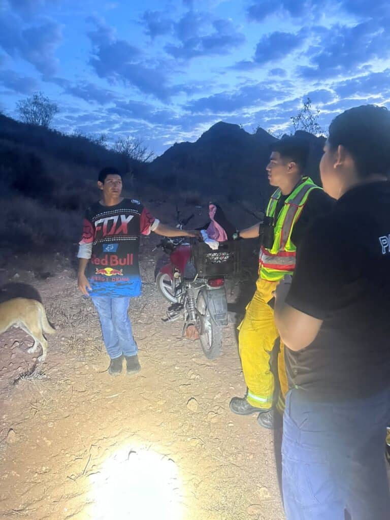 Sube hombre a cima de cerro en la colonia Centinela 1 231