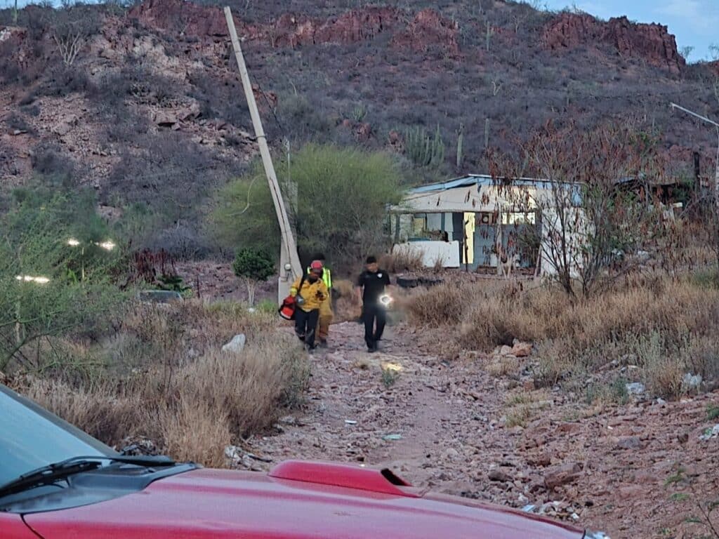 Sube hombre a cima de cerro en la colonia Centinela 3 233