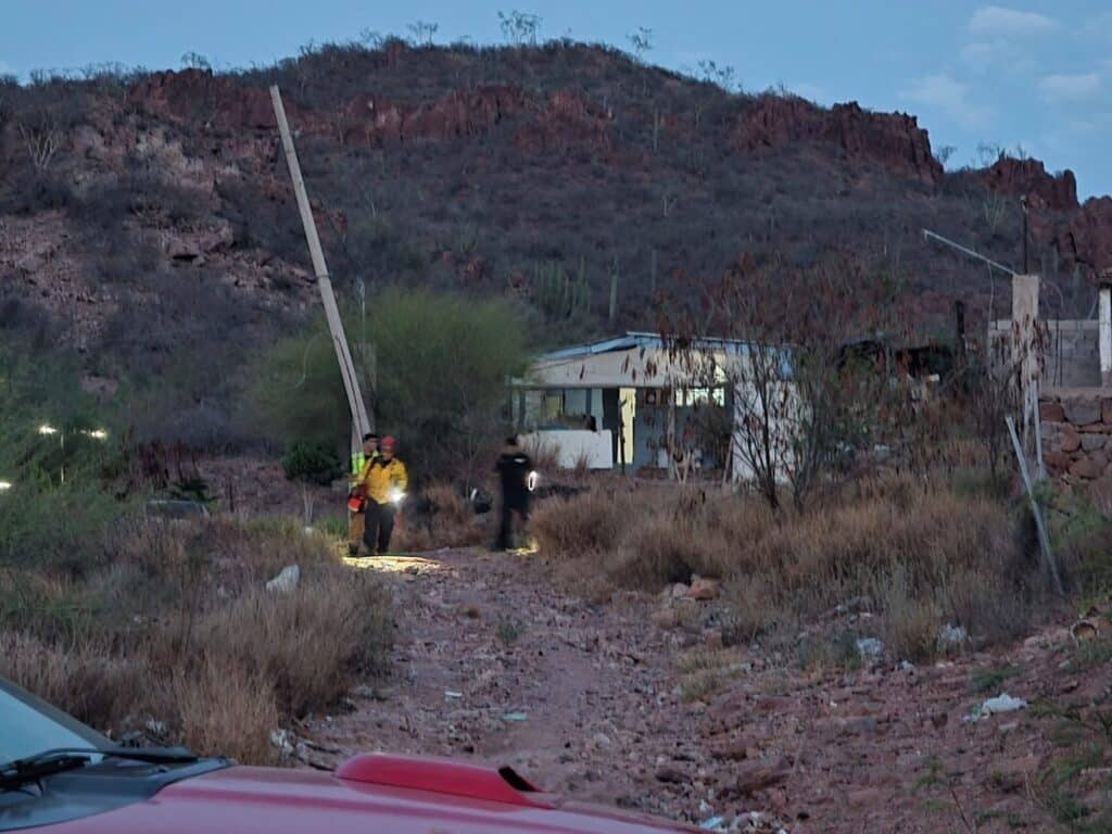 Sube hombre a cima de cerro en la colonia Centinela 5 235
