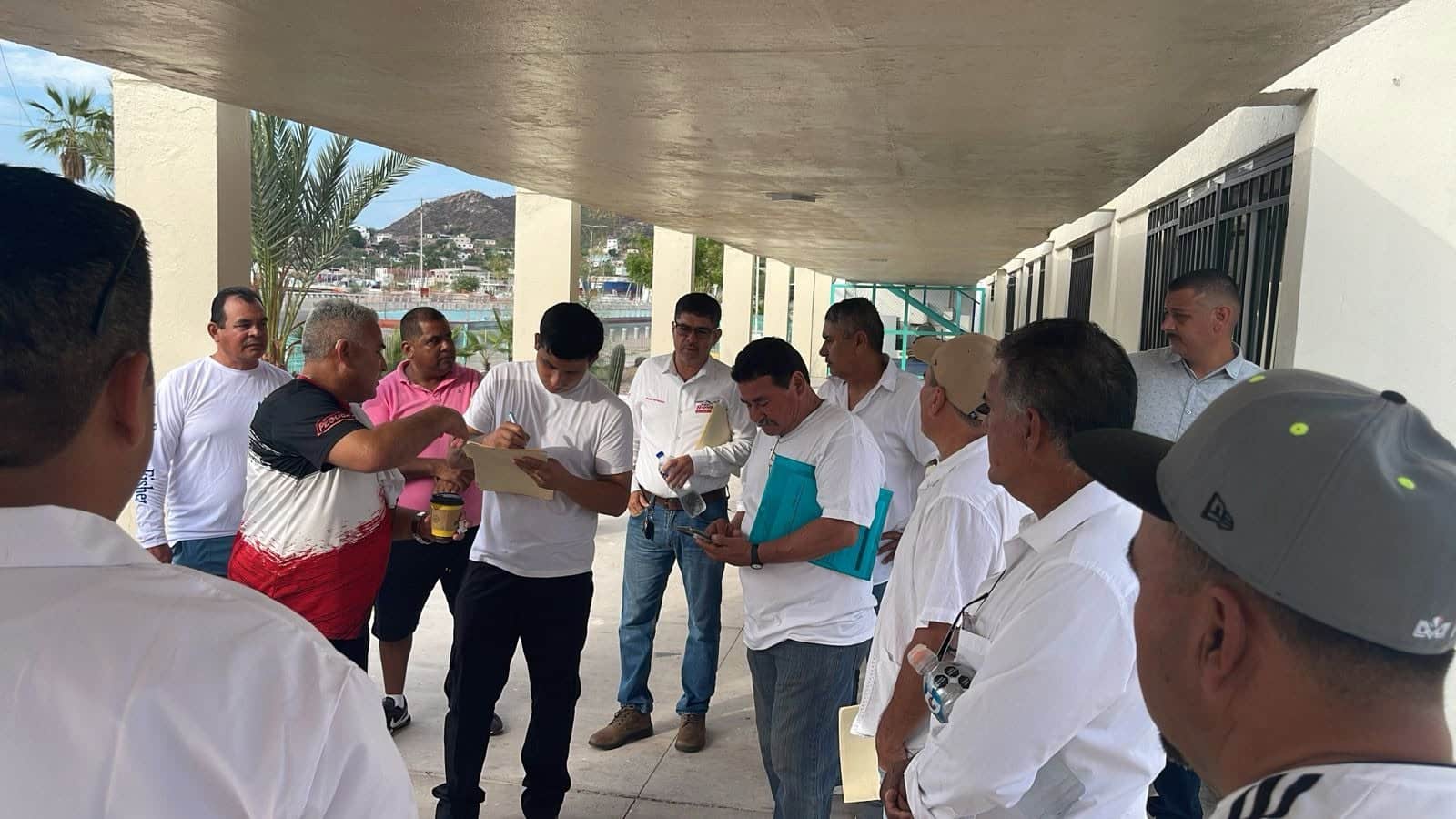 Revisan estado de salud de pescadores