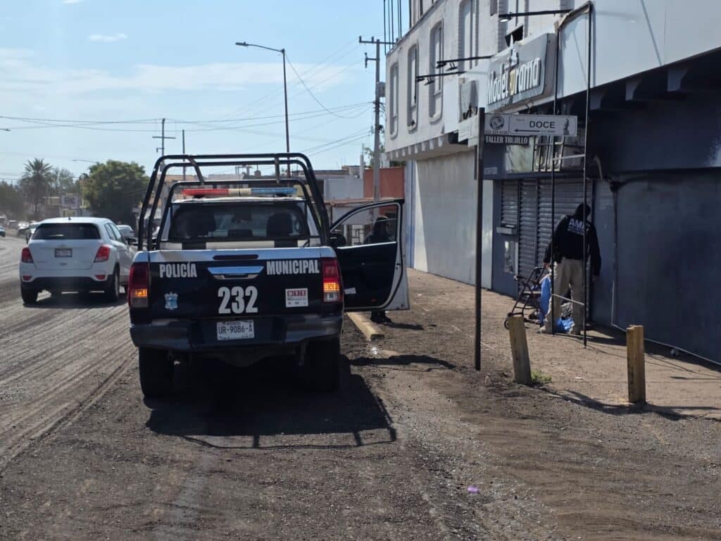 Muere vecino en la vía pública 2 263